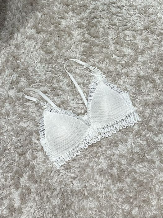 Продам білий бюстгальтер з застібкою спереді (70А)