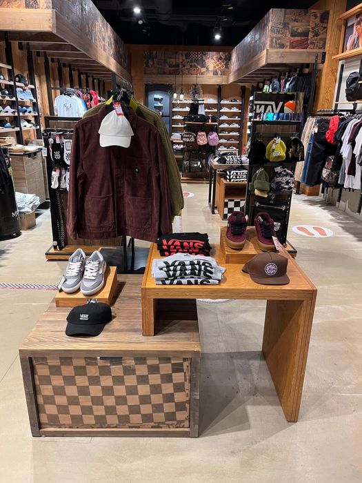 Meble sklepowe wyposażenie sklepu