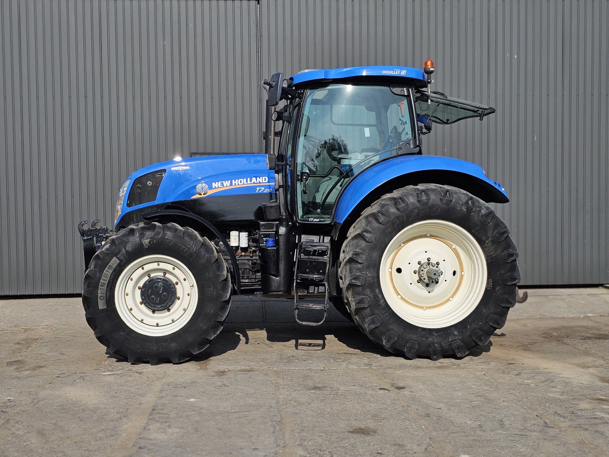 New Holland T7 210 AC 15r 5200h opony 60% (t7 235 Puma 6930.6485.7490