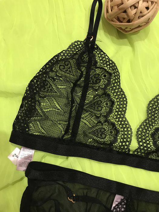 Сексуальна чорна білизна