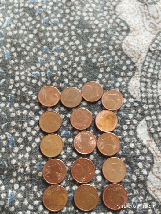 Medas raras .de 1  centimo de euros com símbolo de um trevo