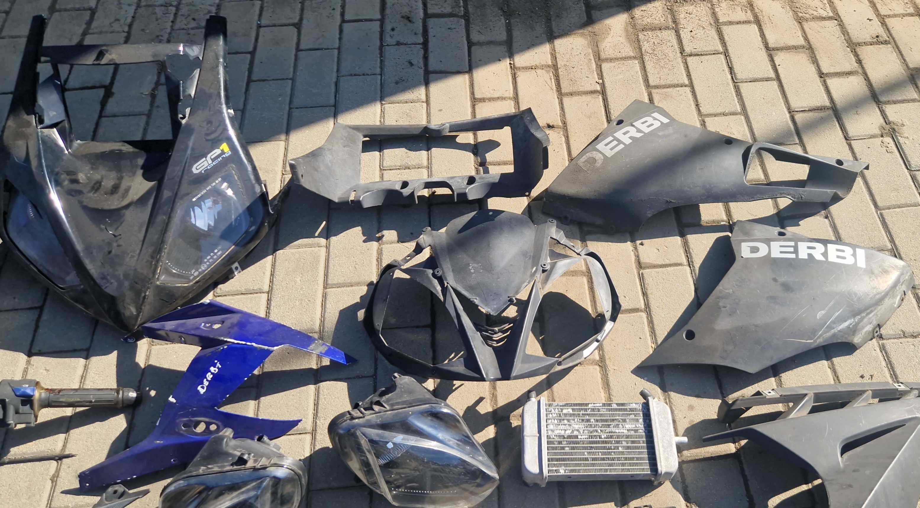 Derbi GPR 50/125 chłodnica kierownica set amortyzator przełącznik oś