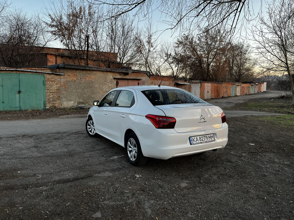 Оренда авто або робота в таксі