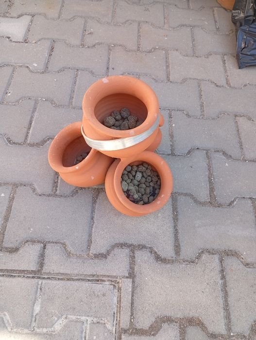 Vasos para  plantas estilo ânforas.