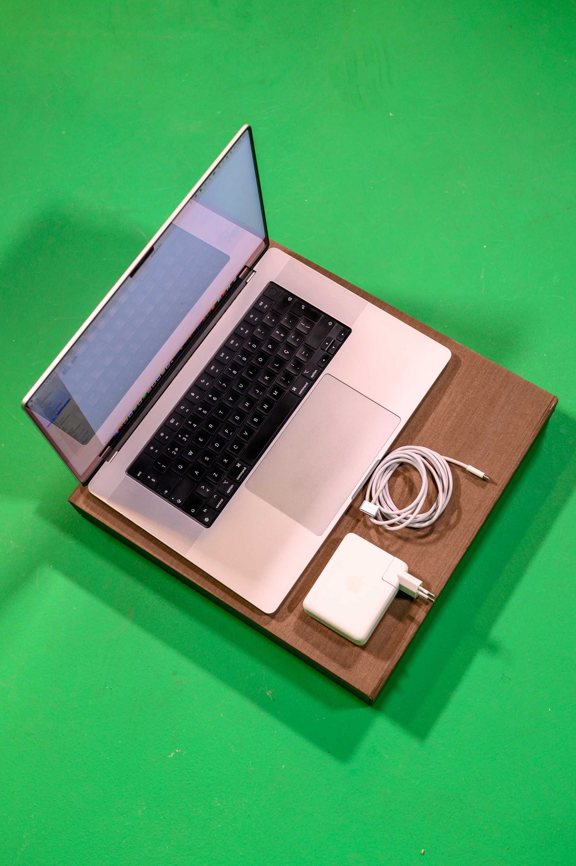 Apple MacBook Pro 16" (2021) M1 Max | 64GB RAM | 2TB SSD