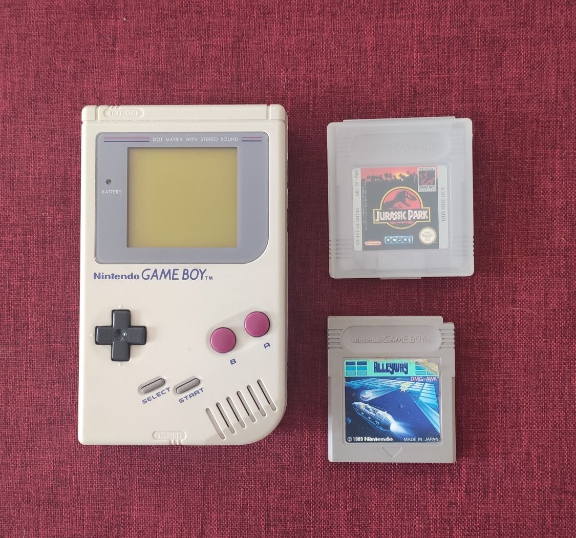 Gameboy original com 2 jogos