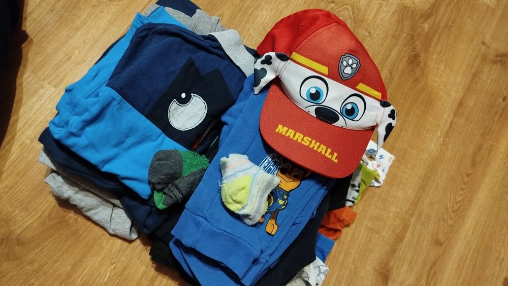 Zestaw paka dla chłopca spodnie bluza spodenki 110-116