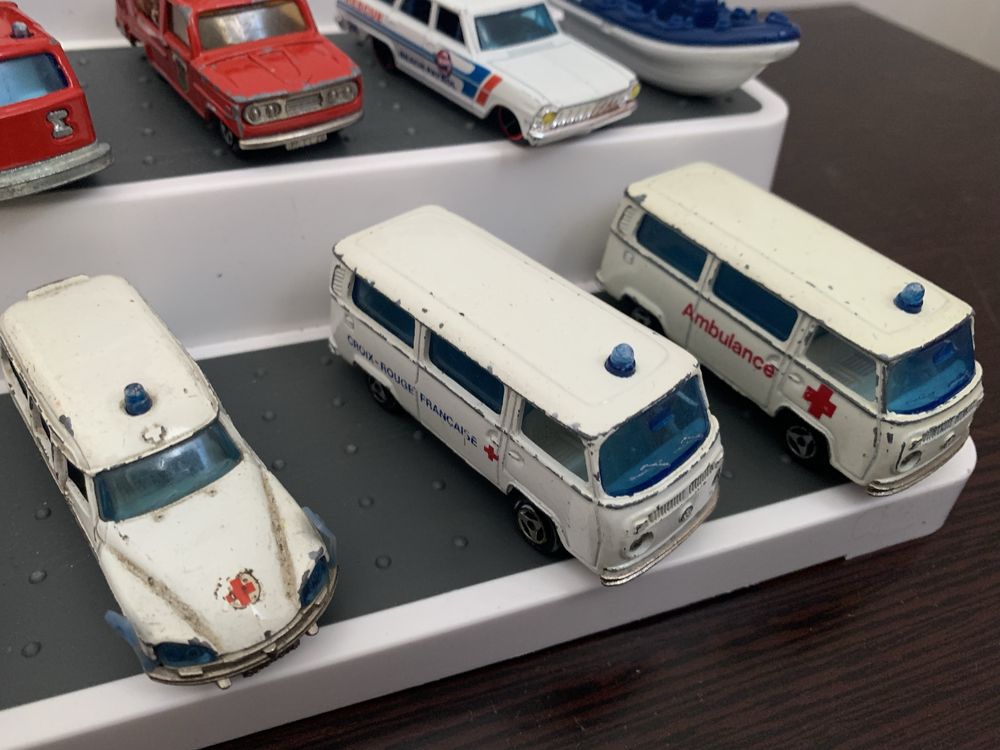 Lote de 21 carrinhos de emergência