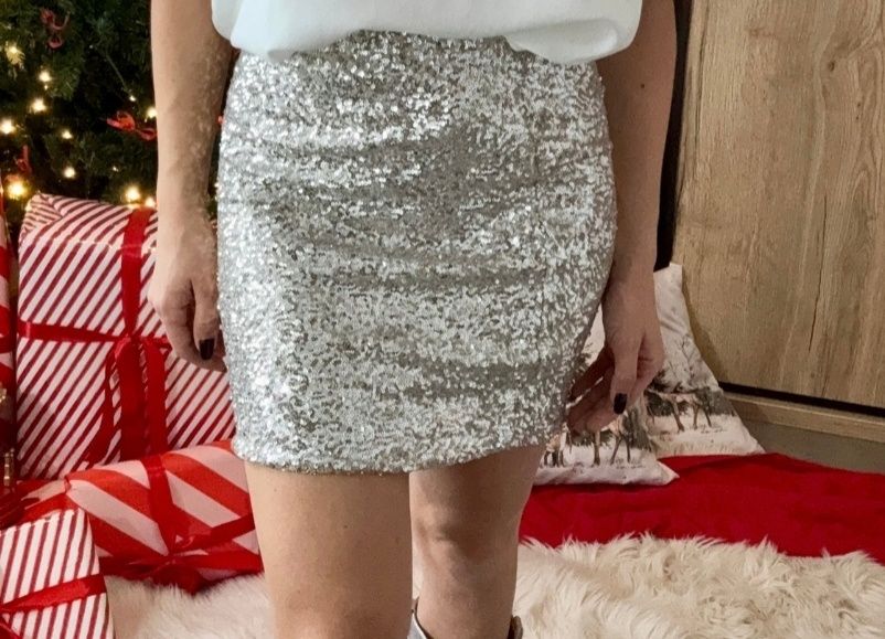 Piękna cekinowa spódnica