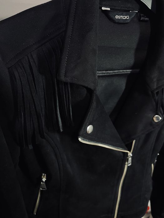 Zamszowa kurtka esmara czarna z frędzlami