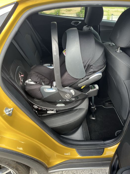 Fotelik Cybex Cloud Z wraz z bazą obrotową oraz adapterami