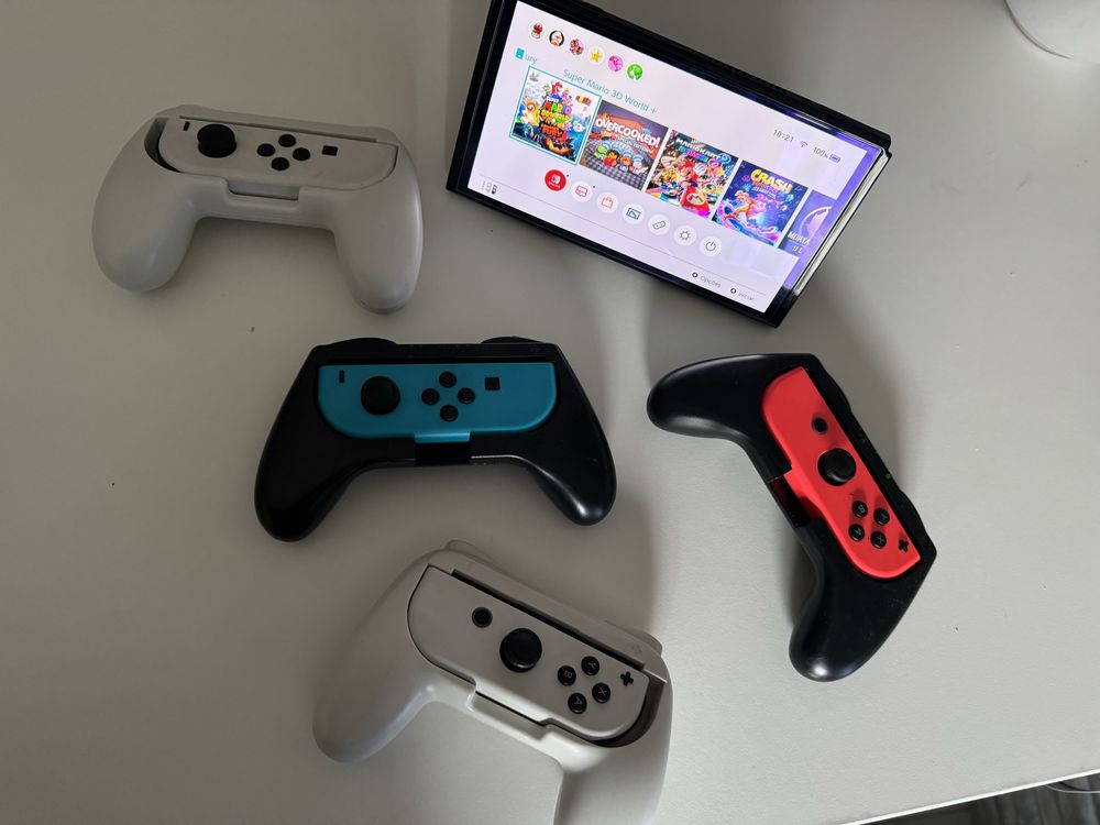 Nintendo Switch + varios acessorios