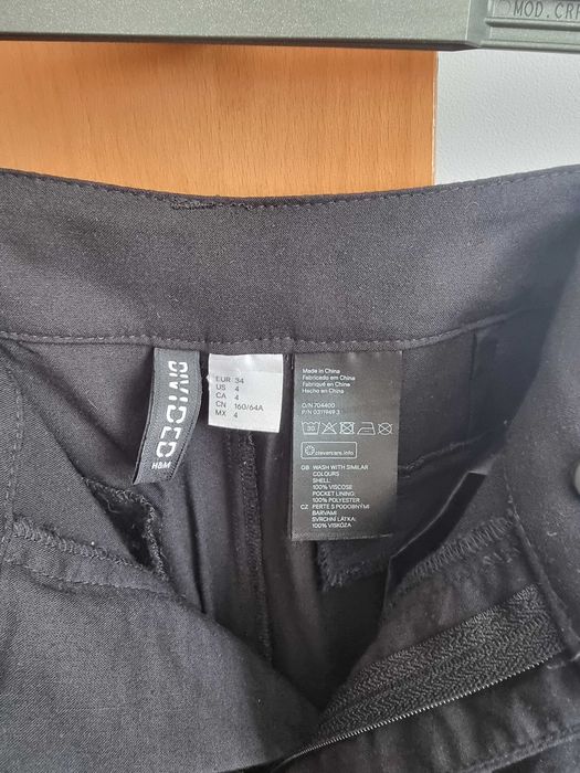 Calções pretos de cintura subida com laço para apertar H&M, tamanho 34