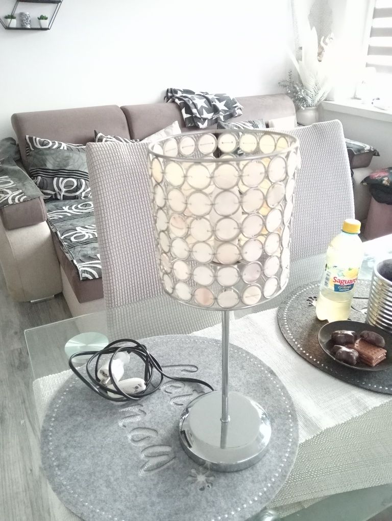 Lampka nocna do sypialni salonu