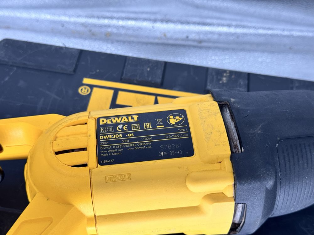 Пила шабельна DeWALT DWE305 сабельная
