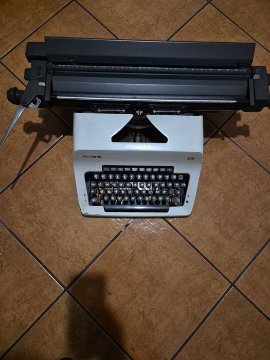 Máquina escrever Olympia