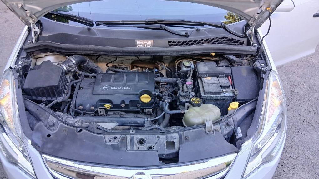 Продам Opel Corsa 1.2 2011 рік.