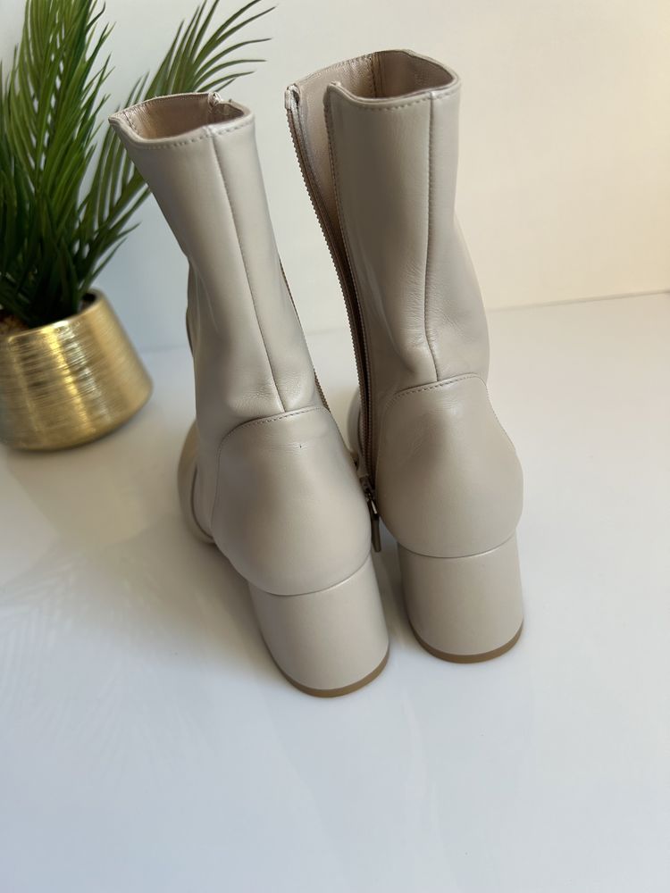 Stylowe skórzane botki -skóra cielęca -STUART WEITZMAN