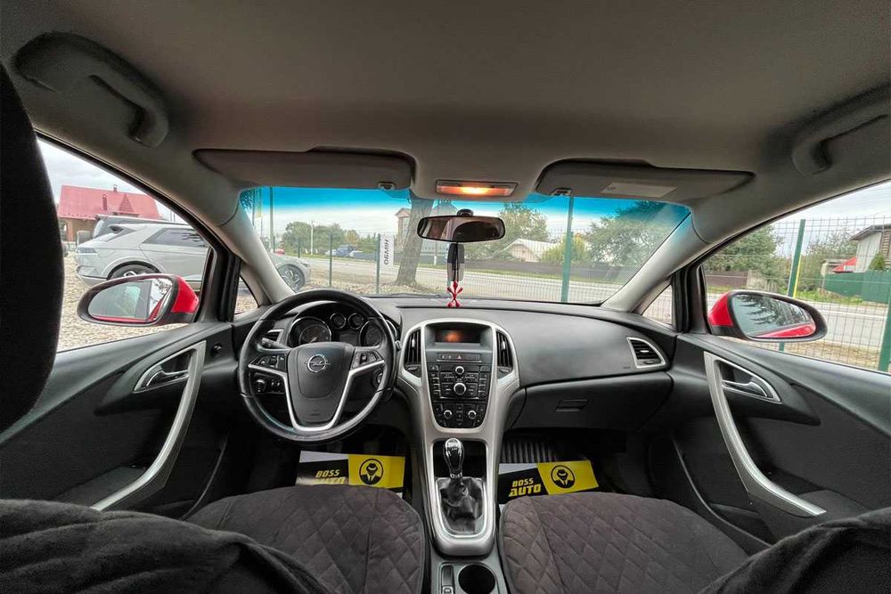 Opel Astra 2011 року