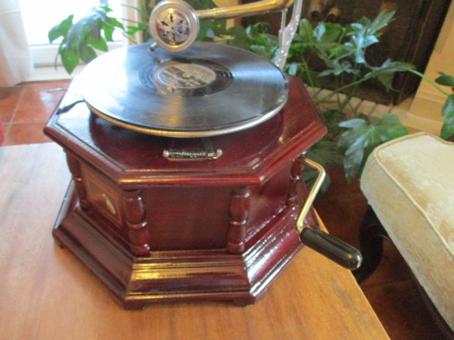 Grafonola HMV His Master Voice Gramofone