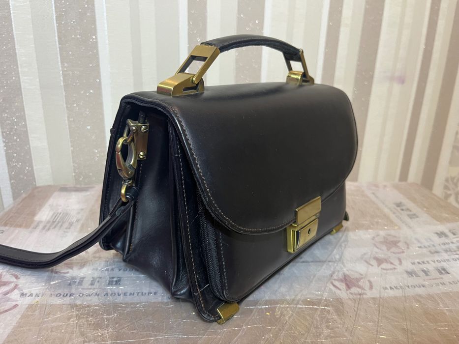 Барсетка чоловіча шкіряна.