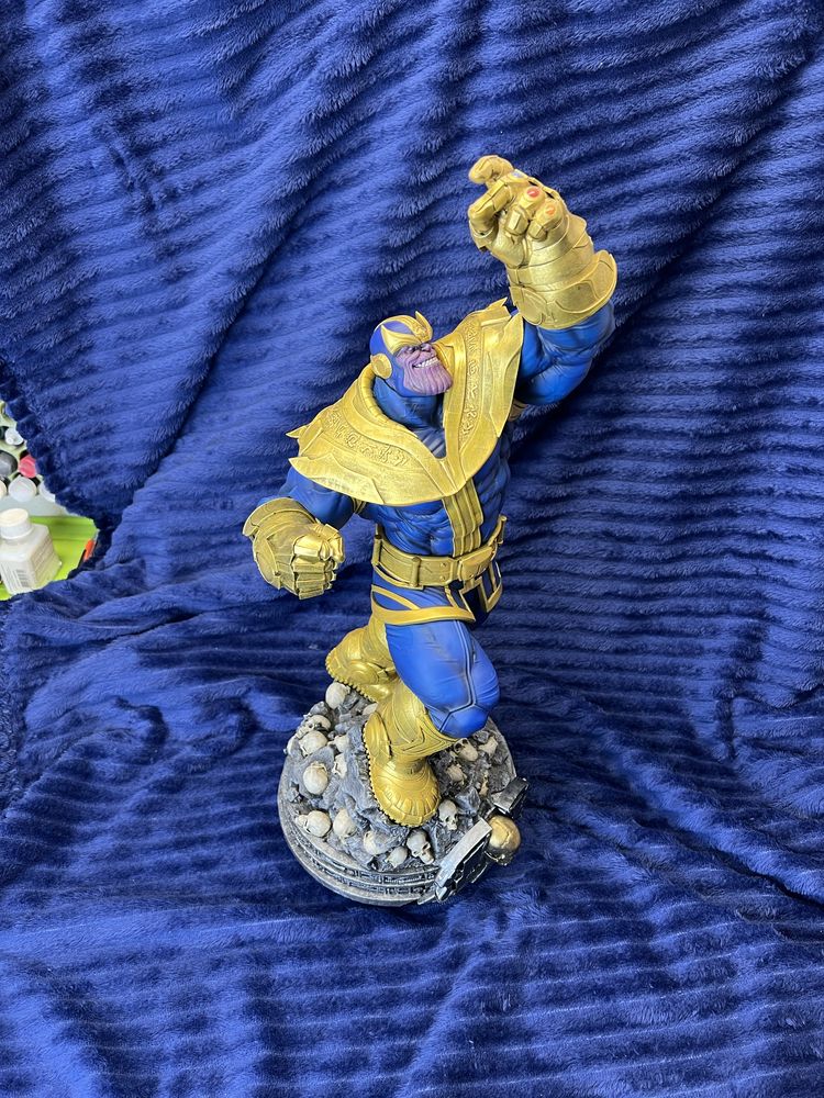 Estatua THANOS estilo comics 1/6 com quase 50cm de altura