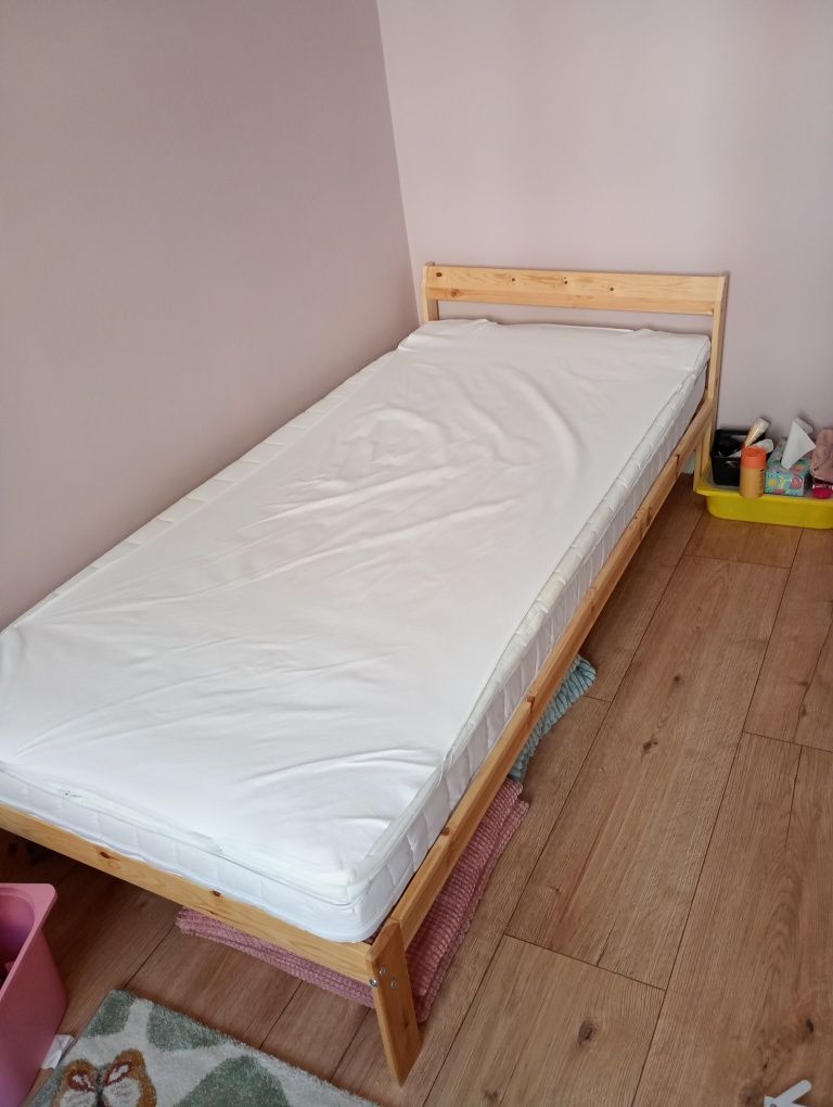 Łóżko ikea że stelażem 90x200 cm