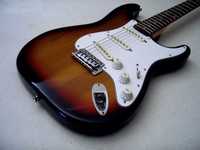 Guitarra stratocaster como nova