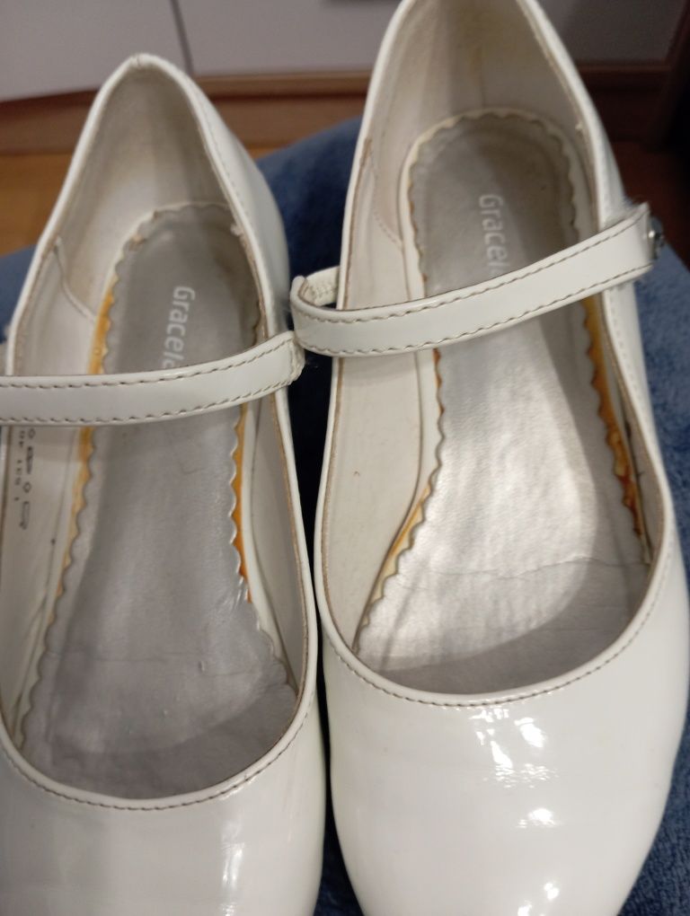 Pantofelki białe 31