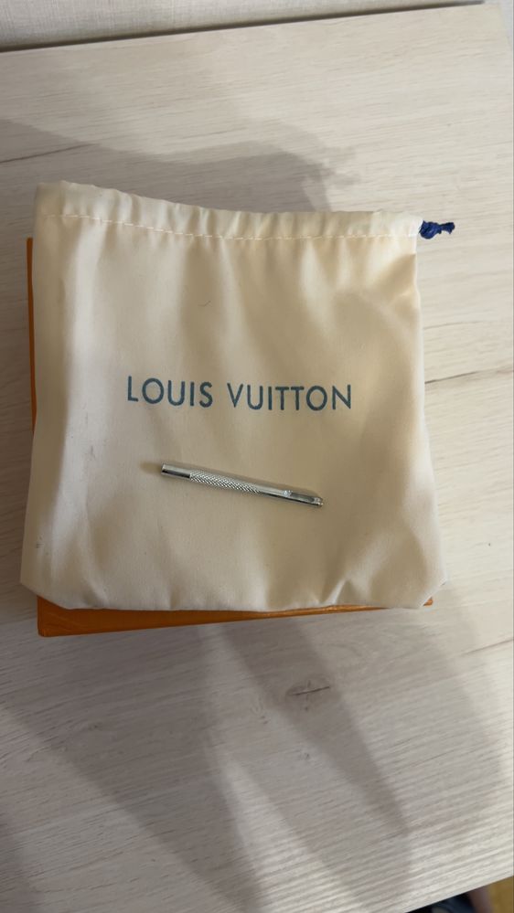 Pasek Louis Vuitton ze Czarna Klamra 115cm