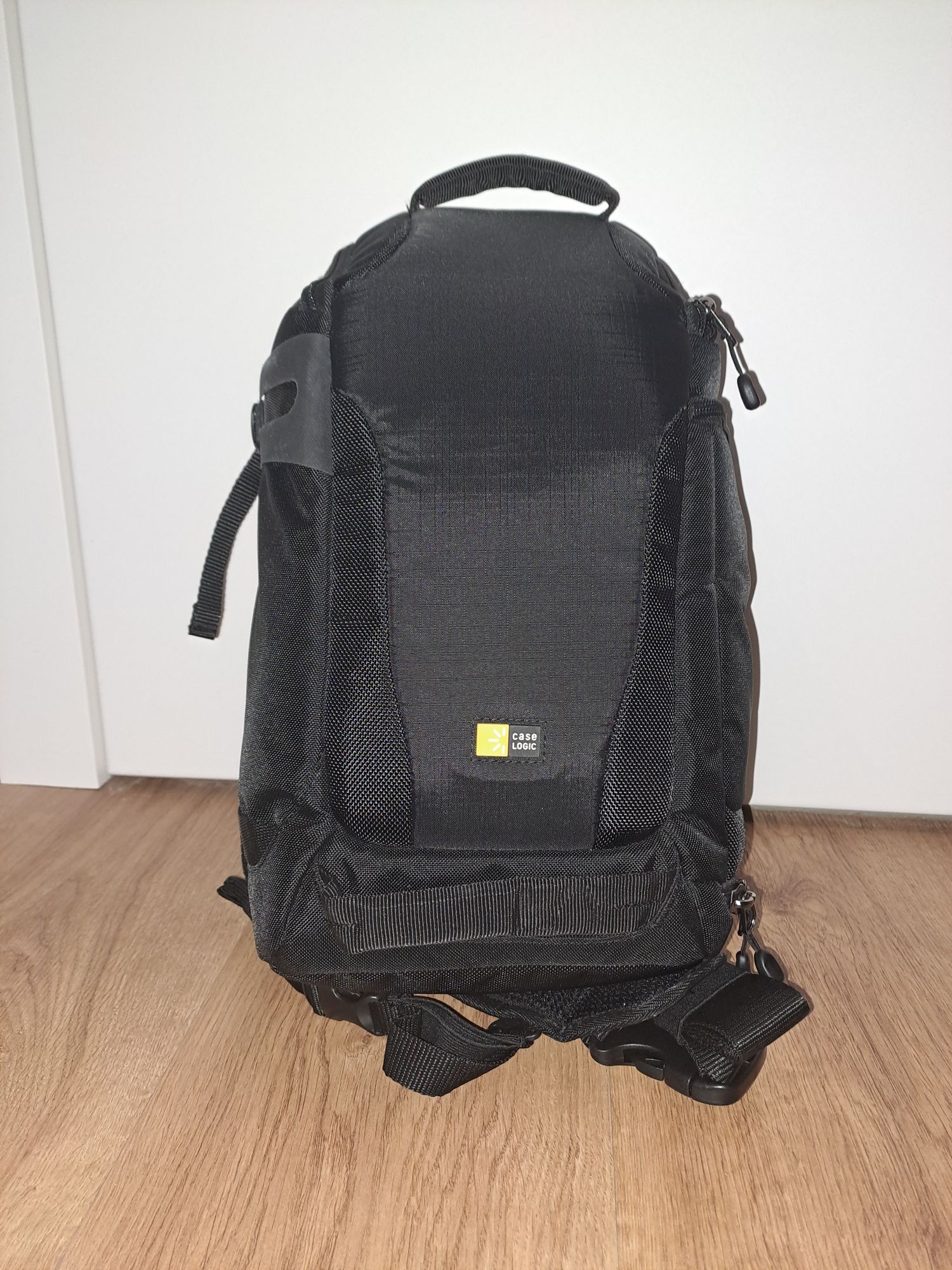 Case Logic DSS101 - Mochila sling para cámara NOVA