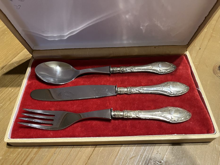 Talheres com cabos em prata