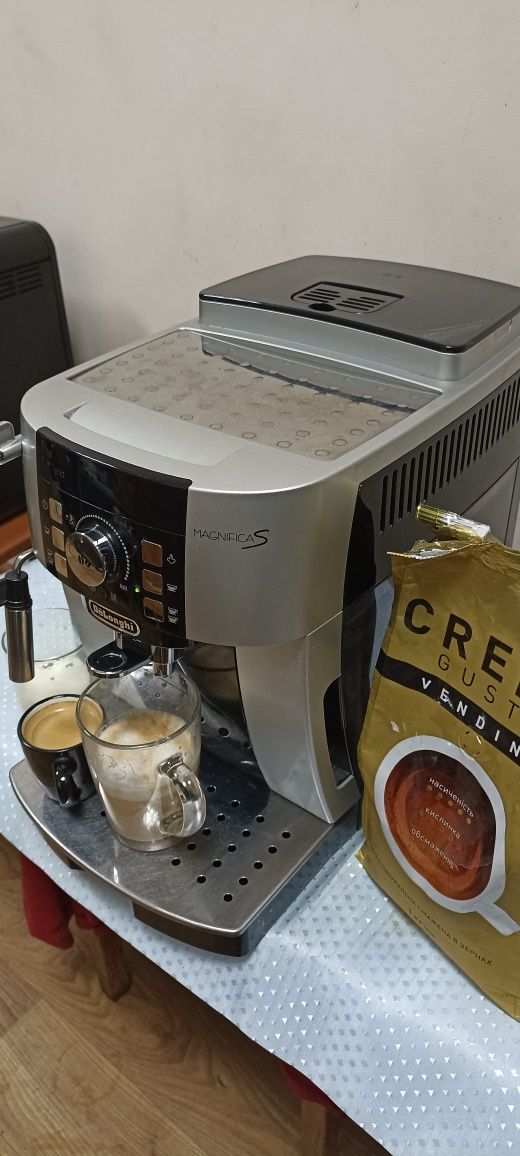 Кофемашина Delonghi Magnifica S из Германии.