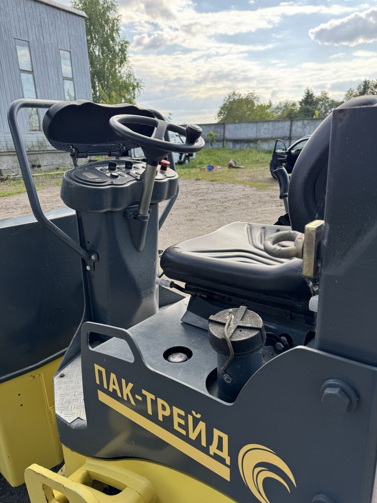 Продам дорожній каток Bomag BW120AD-4