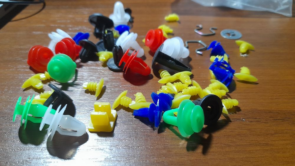 Кліпси для авто набір