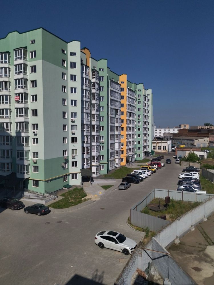 Центр 2 кімнатна квартира  в зданій новобудові
