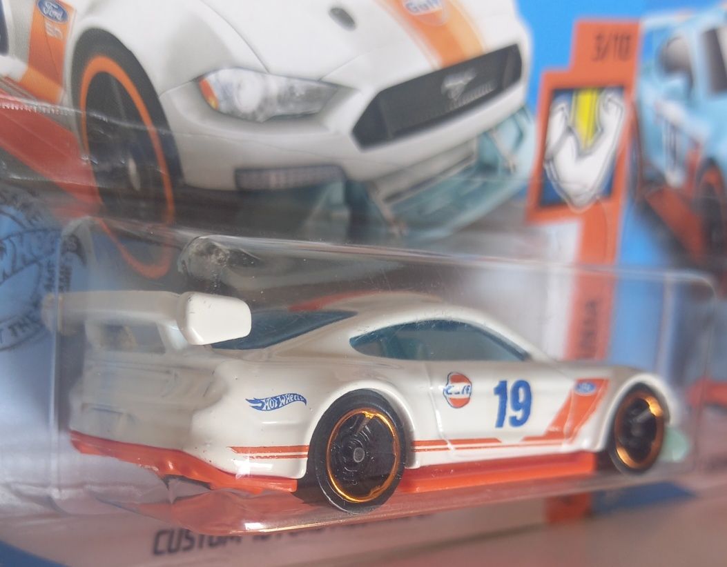 Conj 2 hot wheels custom 18 Ford Mustang GT