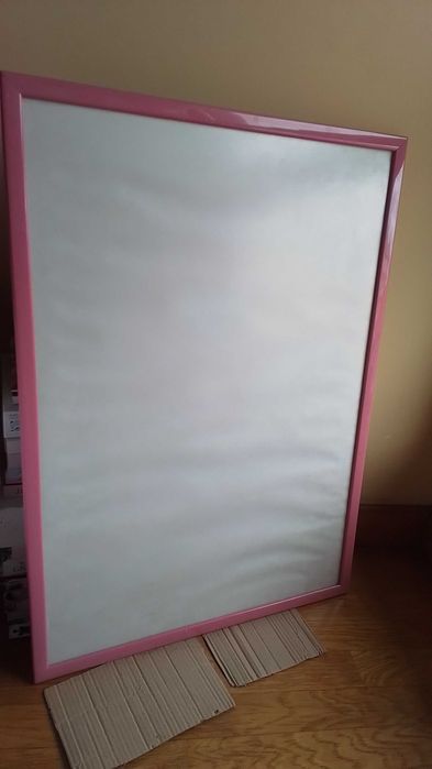 Moldura completa, em madeira lacada rosa