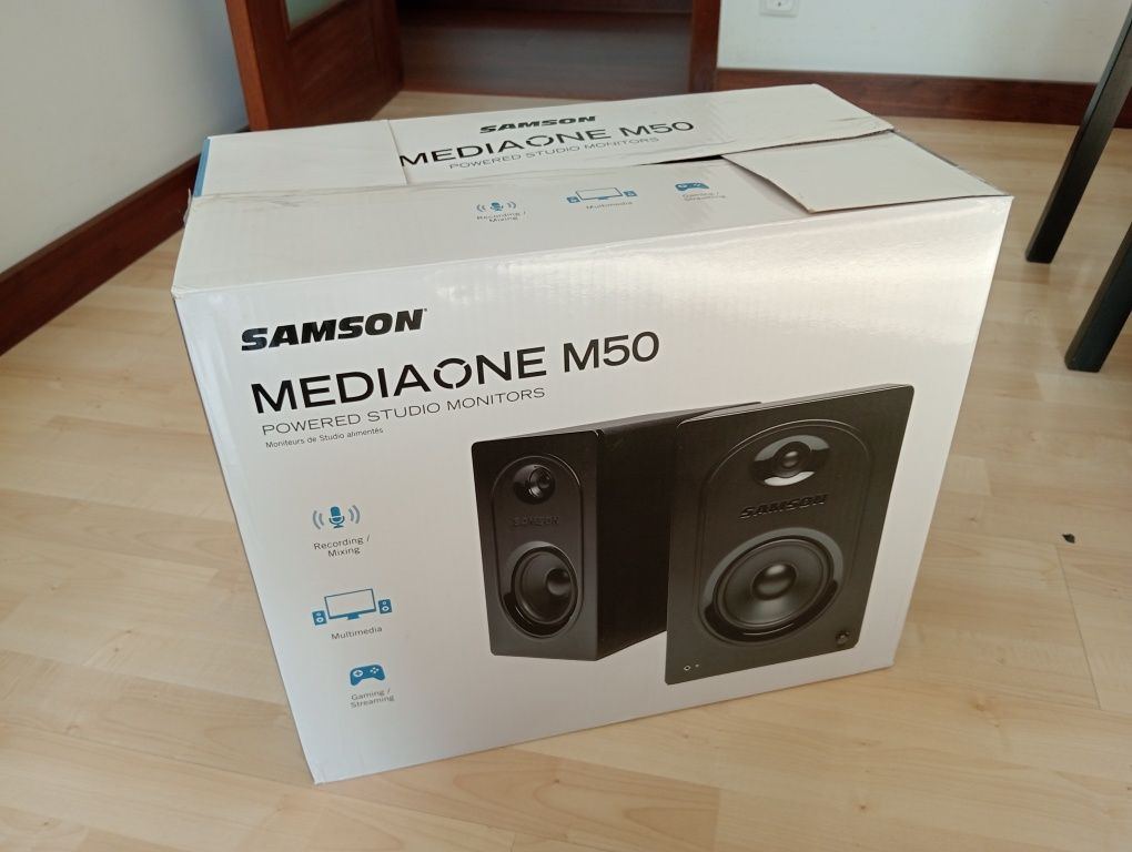 Monitores de estúdio 5" Samson MediaOne M50 (Valor do par)