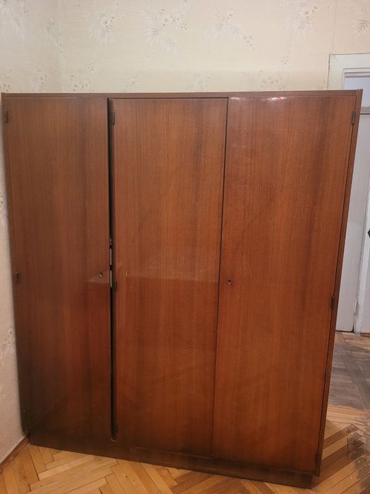 Продам вінтажну дерев'яну шафу для одягу, Німеччина