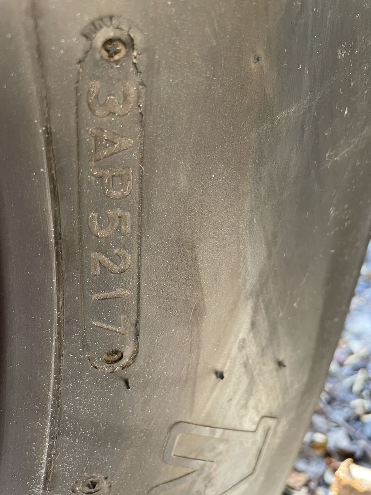 запаска колесо 385 65 22.5 вантажне Bridgestone бомба