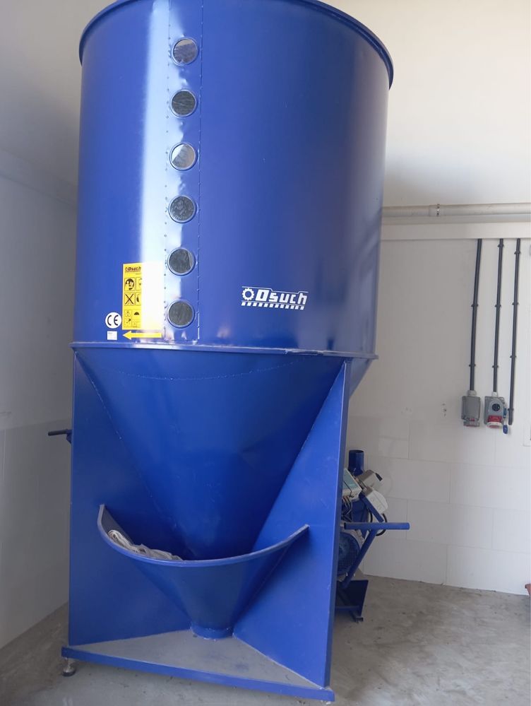 Śrutownik ssąco-tłoczący 18,5KW z mieszalnikiem pasz 2t