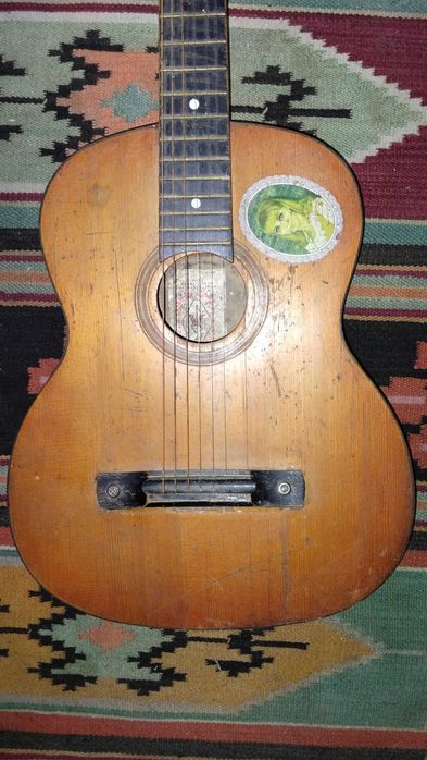 Гітара 7 струн ( зроблена на 6 струн)