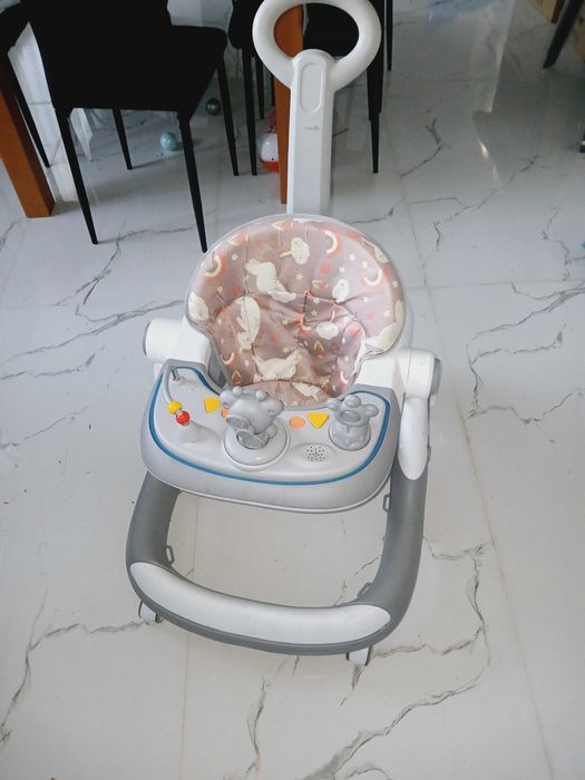 Grajacy chodzik Bemi