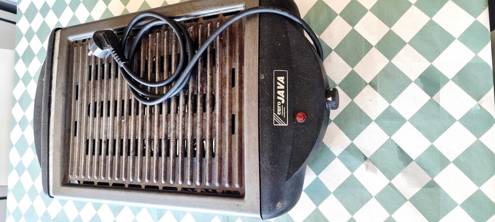 Dois grelhadores para venda em conjunto