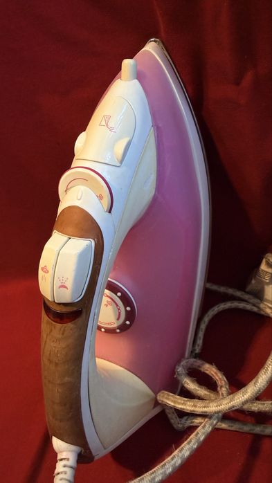 Продам праску,утюг Saturn