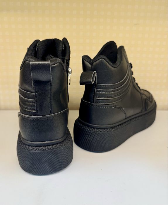 Зимові кросівки хайтопи на платформі чорні жіночі