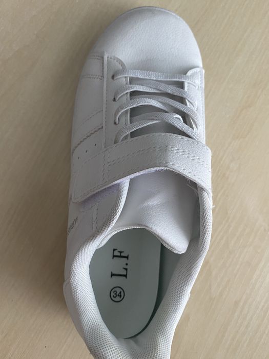 Дитячі кросівки взуття