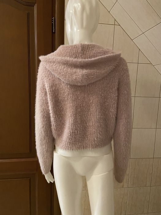 Sweter z kapturem