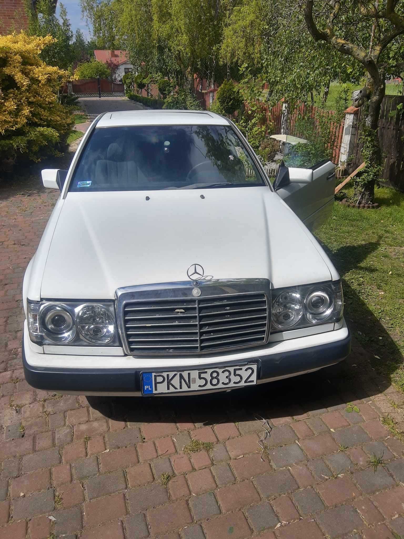 Mercedes W124 coupe 2 sztuki + silnik 4,2